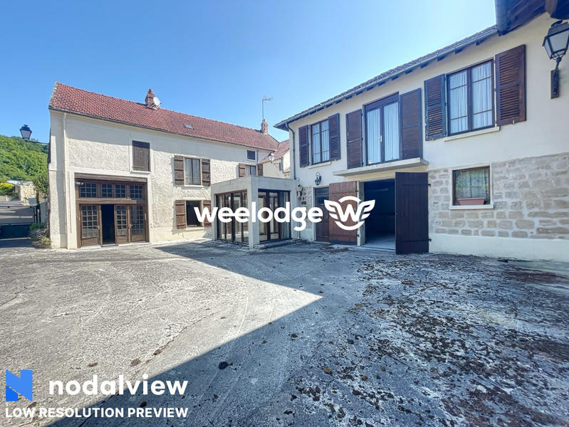 Maison - 313 m² - 10 pièces