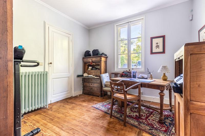 Maison - 260 m² - 7 pièces