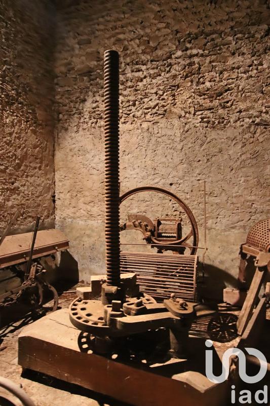 Maison - 411 m² - 9 pièces