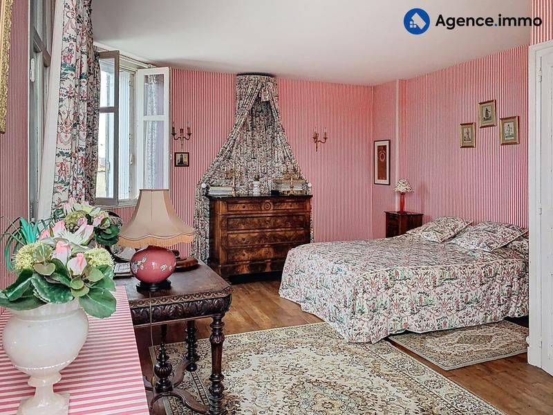 Maison - 284 m² - 11 pièces