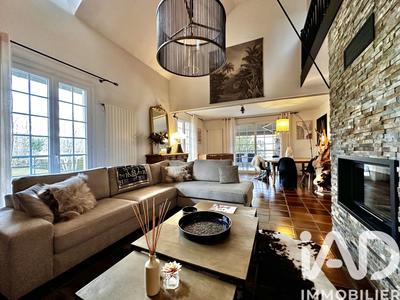 Maison - 300 m² - 8 pièces