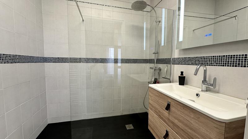 Maison - 220 m² - 7 pièces