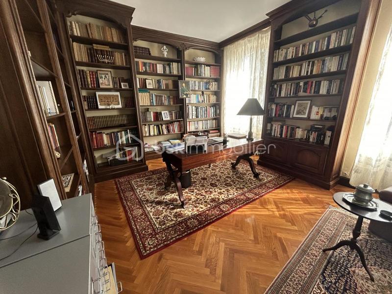 Propriété - 453 m² - 11 pièces