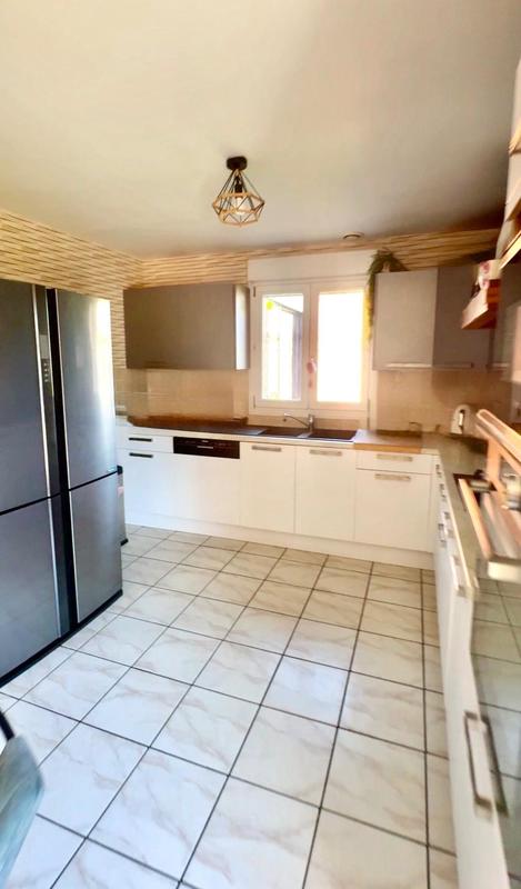 Maison - 217 m² - 8 pièces