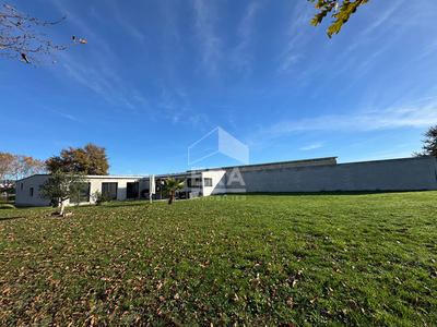 Maison - 720 m² - 8 pièces