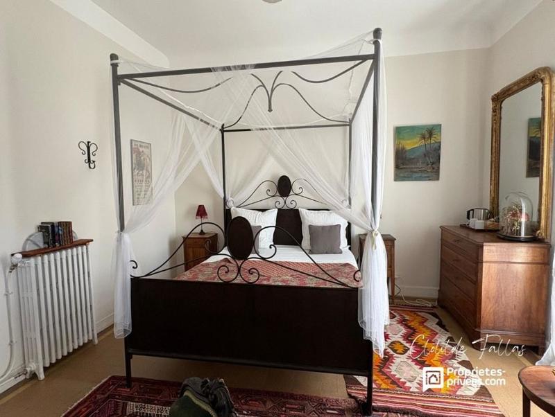 Maison - 254 m² - 10 pièces