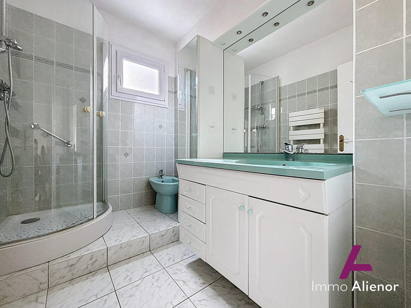 Appartement - 93 m² - 4 pièces