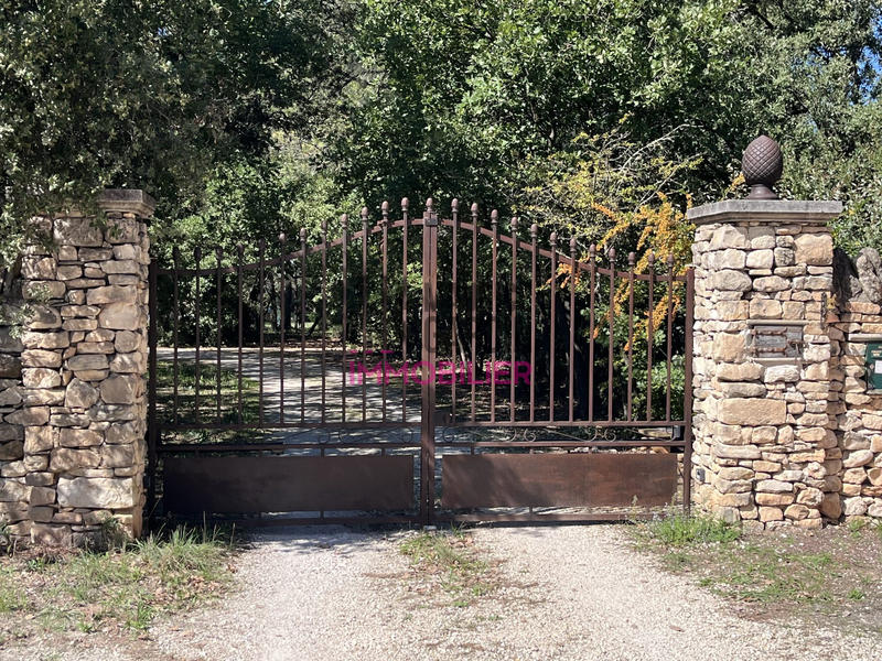 Maison - 220 m² - 7 pièces