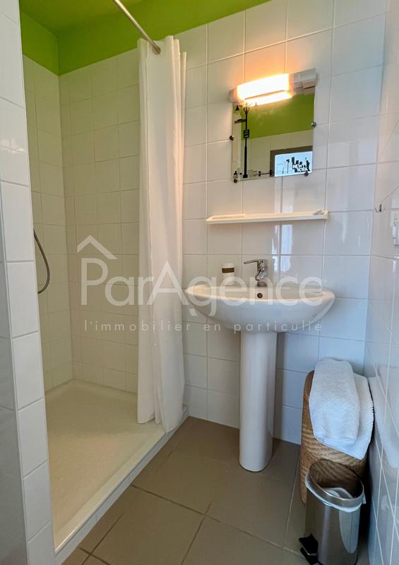 Maison - 202 m² - 6 pièces