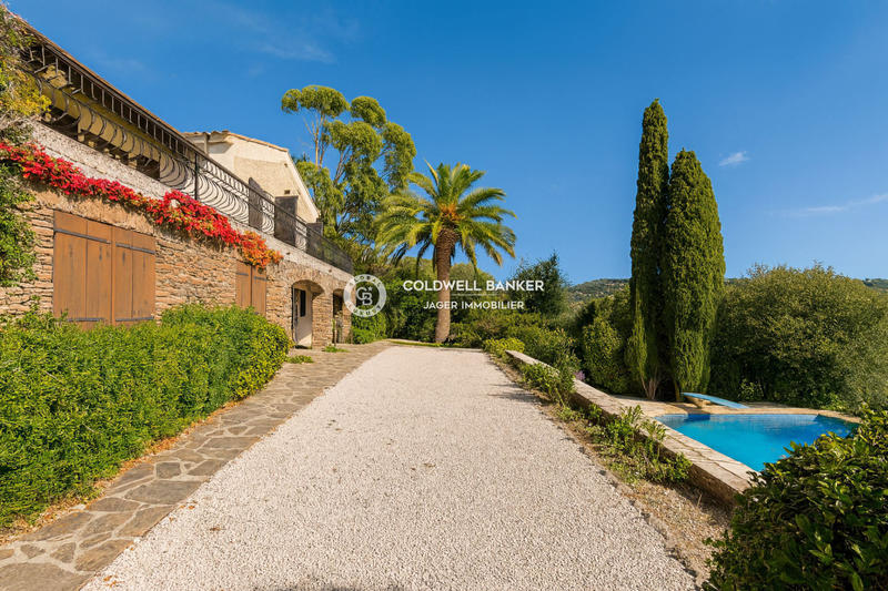 Maison - 255 m² - 7 pièces