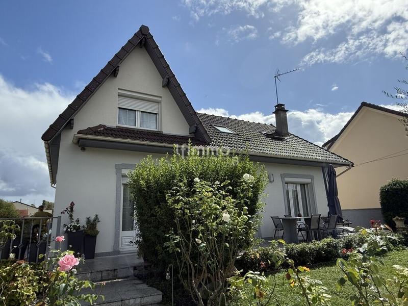 Maison - 177 m² - 8 pièces