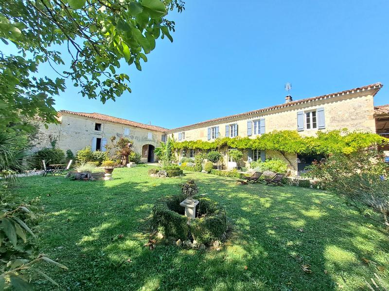Maison - 654 m² - 16 pièces