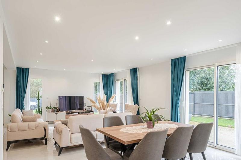 Maison - 196 m² - 6 pièces