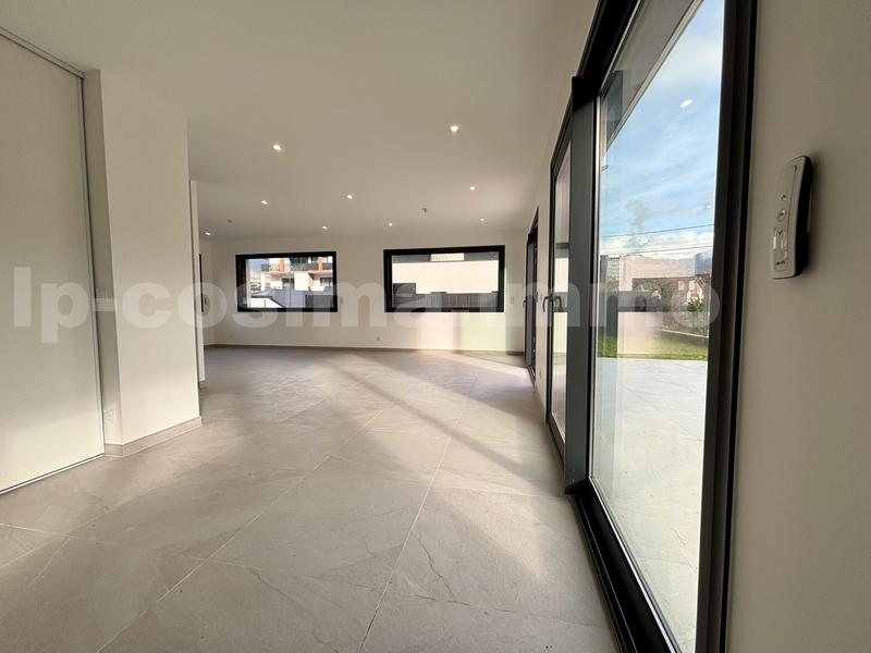 Maison jumelée - 104 m² - 4 pièces