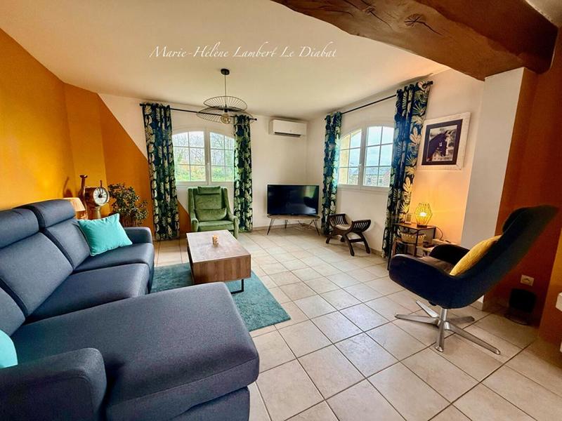 Maison - 1 500 m² - 7 pièces