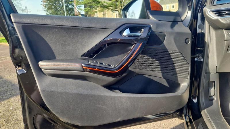 Peugeot 208 1.6 BlueHDi 120 Roland Garros