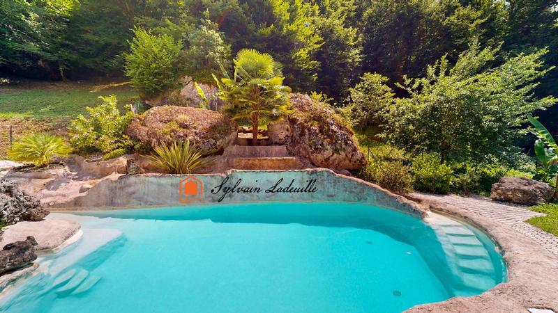 Maison - 231 m² - 10 pièces