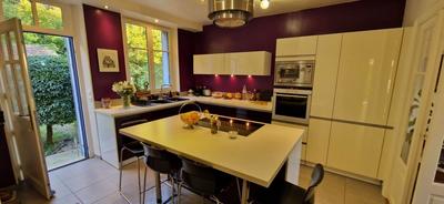 Maison - 232 m² - 9 pièces