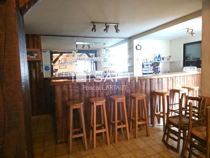 Maison - 280 m² - 9 pièces