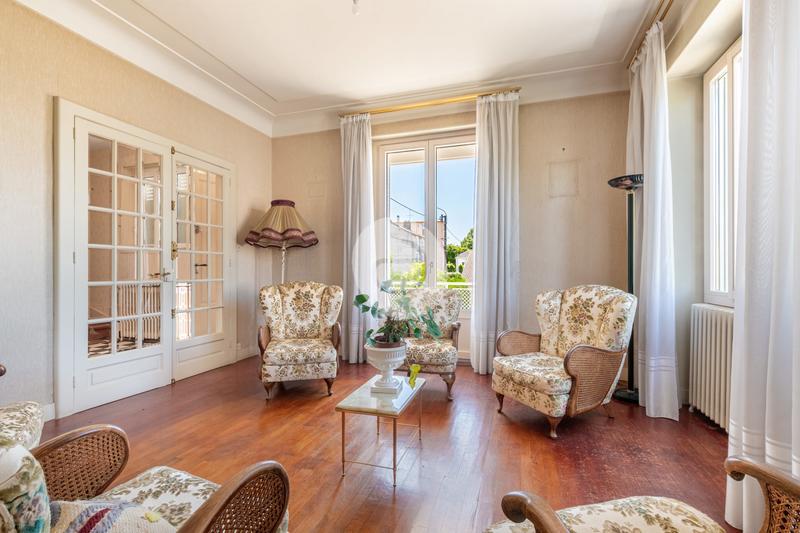 Maison - 187 m² - 8 pièces