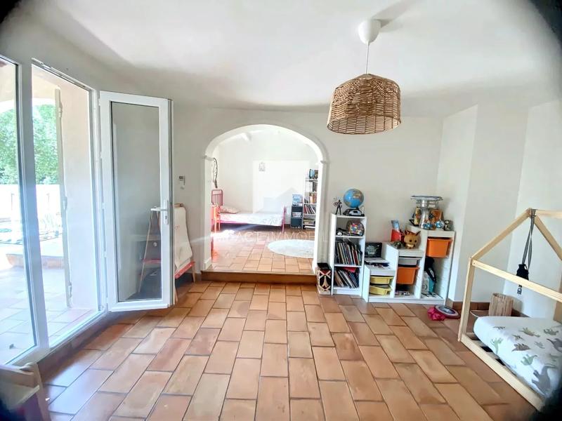 Maison - 240 m² - 7 pièces