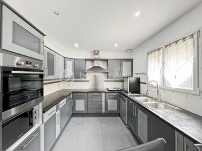 Maison traditionnelle - 106 m² - 6 pièces