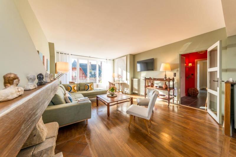 Propriété - 435 m² - 10 pièces