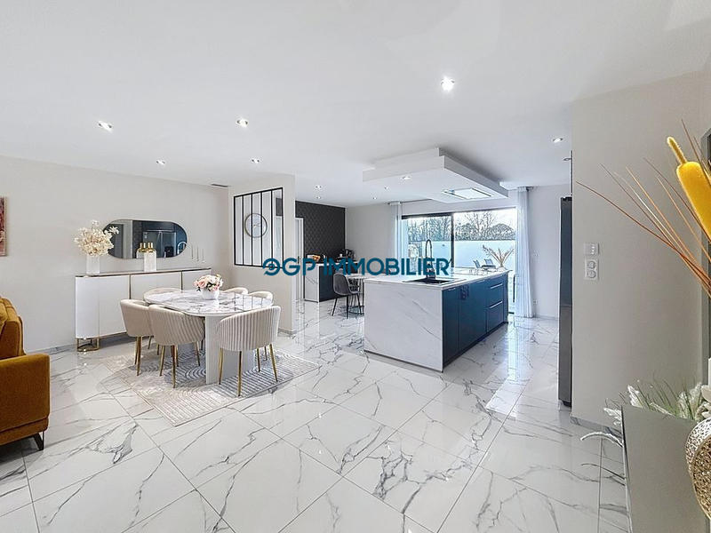 Maison traditionnelle - 152 m² - 6 pièces