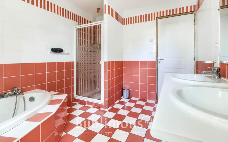 Maison - 167 m² - 6 pièces