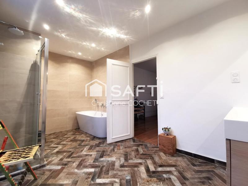 Maison - 242 m² - 6 pièces