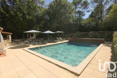 Maison - 675 m² - 20 pièces