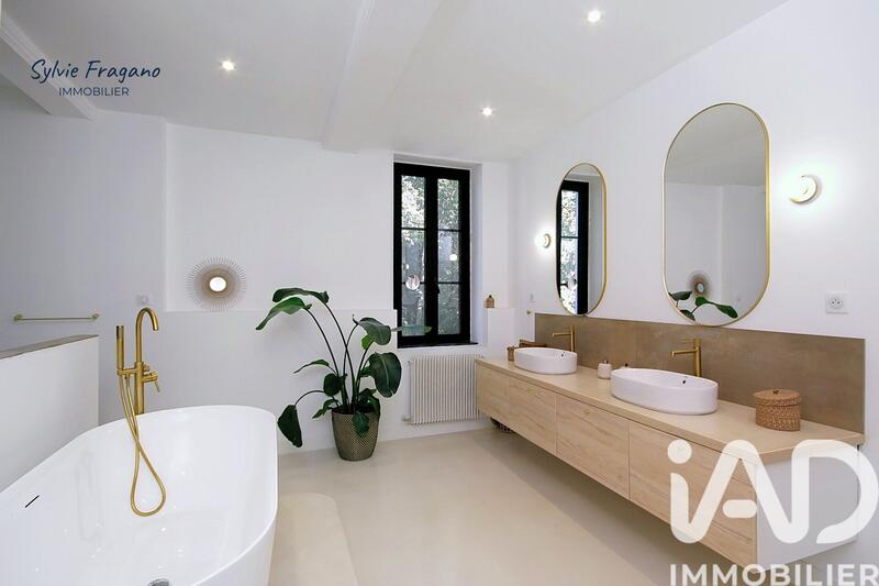 Maison - 440 m² - 11 pièces