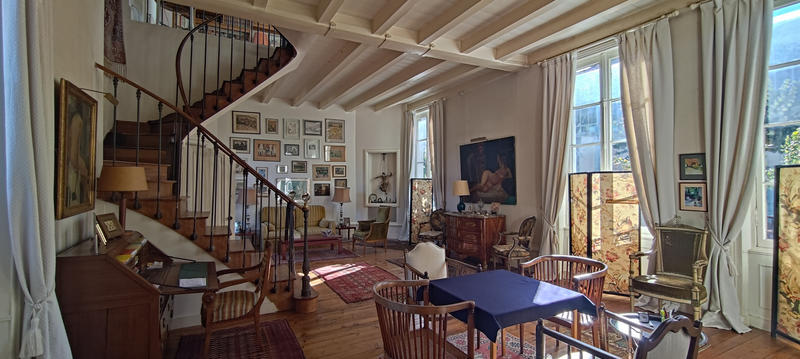 Maison - 222 m² - 14 pièces