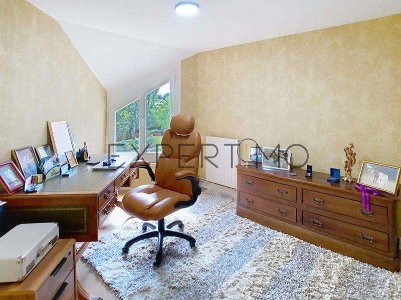 Maison - 218 m² - 9 pièces