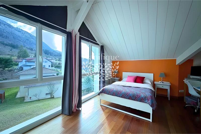 Maison - 306 m² - 7 pièces