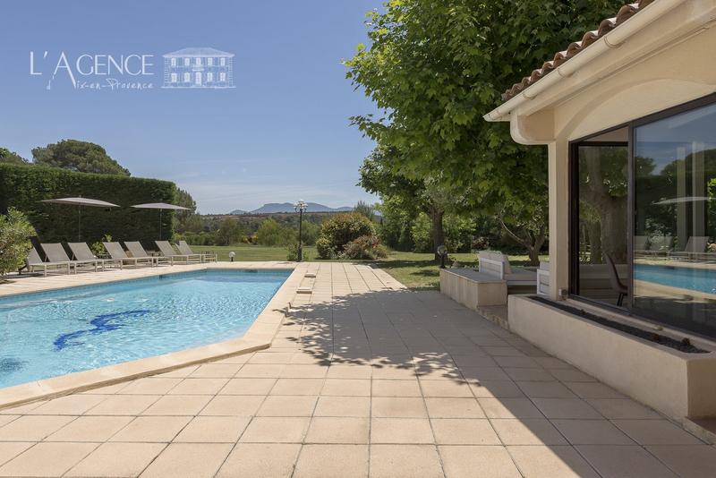 Maison - 296 m² - 8 pièces