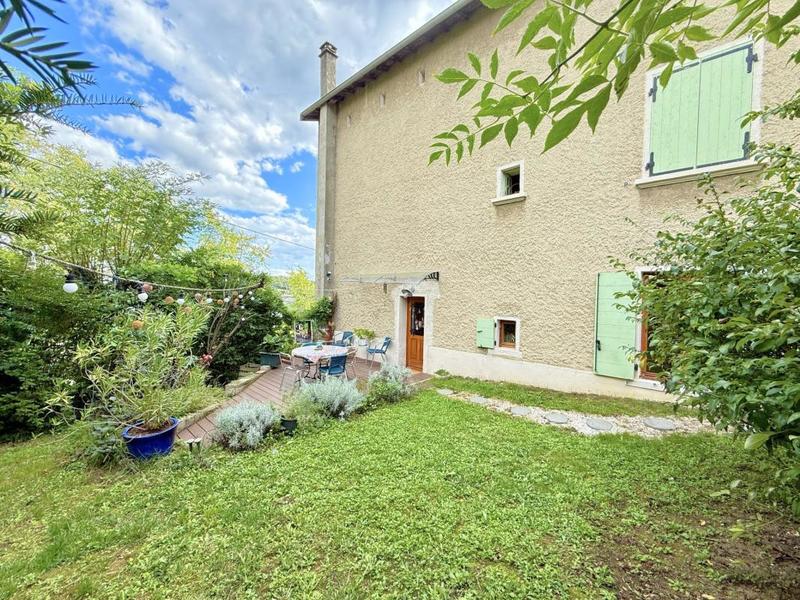 Maison - 210 m² - 9 pièces