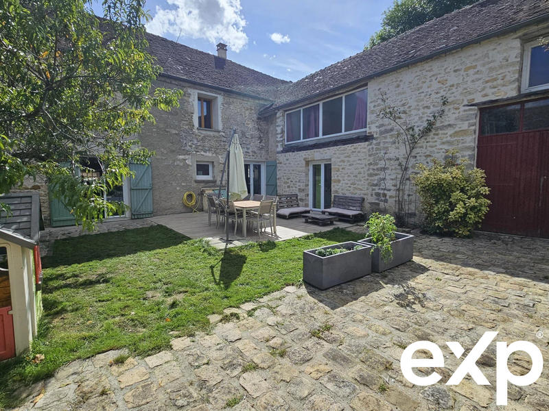 Maison traditionnelle - 180 m² - 9 pièces