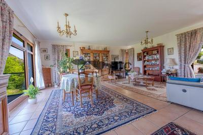 Maison - 216 m² - 7 pièces