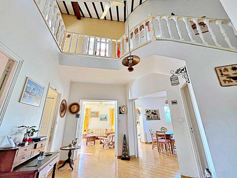 Maison - 273 m² - 9 pièces