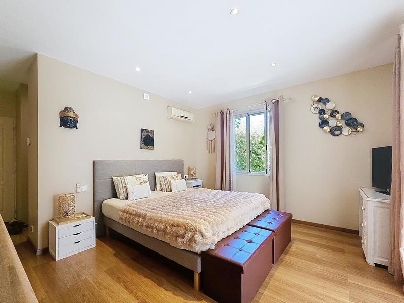 Maison - 200 m² - 8 pièces