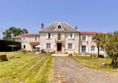 Maison - 388 m² - 10 pièces