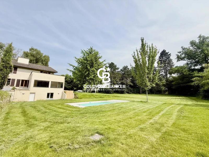 Maison - 220 m² - 7 pièces