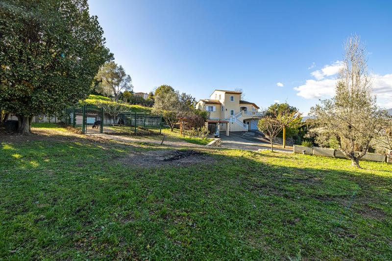 Villa - 300 m² - 8 pièces