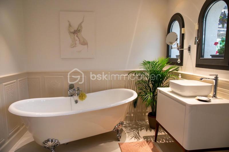 Demeure - 262 m² - 7 pièces