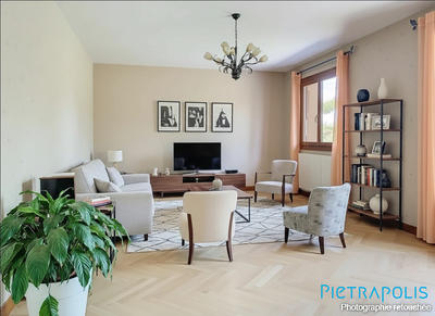 Maison - 202 m² - 6 pièces