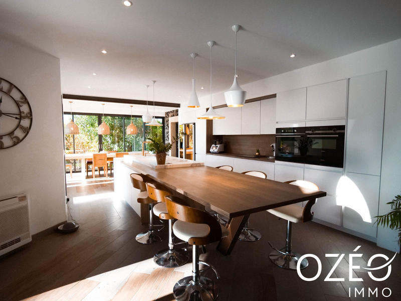 Villa - 205 m² - 4 pièces