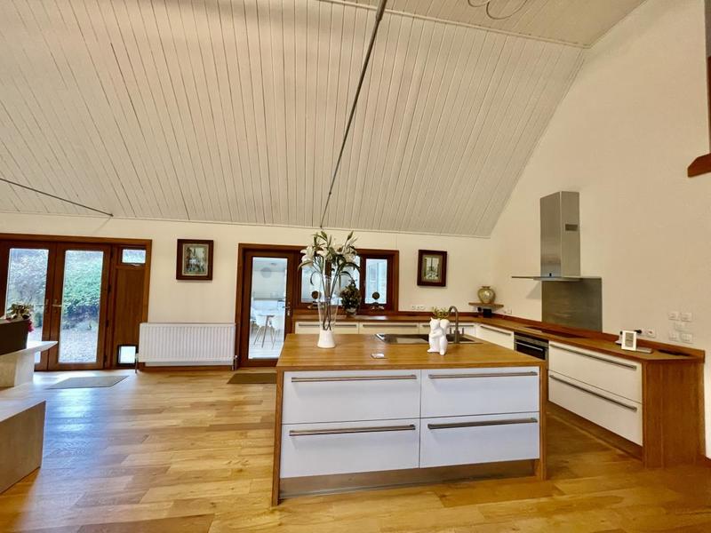 Maison - 200 m² - 7 pièces