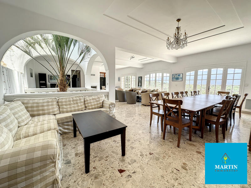 Villa - 331 m² - 10 pièces