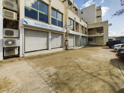 Local d'activité / Entrepôt - 254 m²